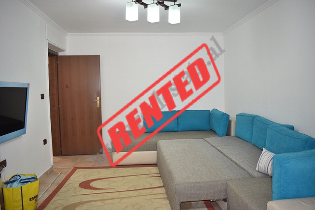 Apartament 2+1 me qera ne rrugen Sami Frasheri ne Tirane.
Ndodhet ne katin e trete te nje pallati t